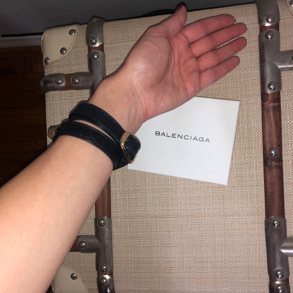 Balenciaga leather wrap bracelet in black - Picture 7 of 8
